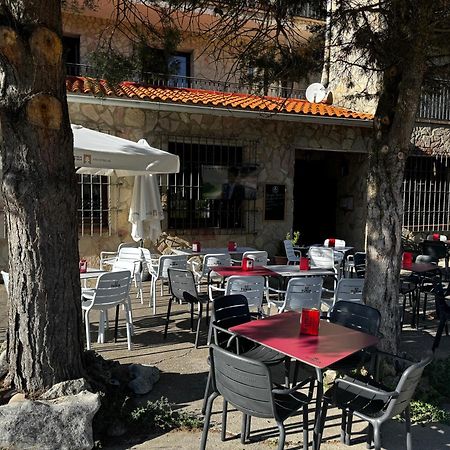 Hotel Restaurante Rio Cuervo Vega del Cadorno Exteriör bild