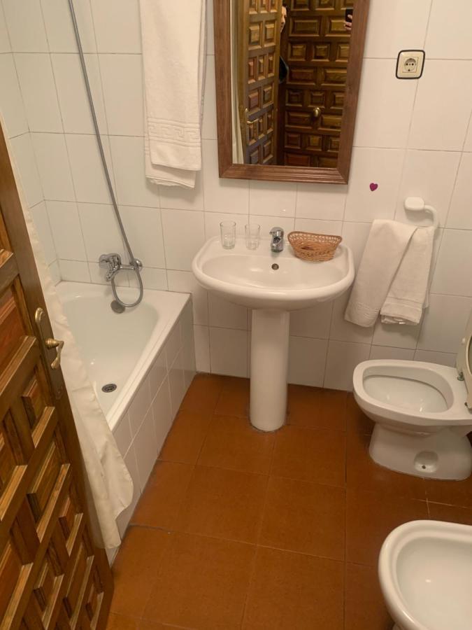 Hotel Restaurante Rio Cuervo Vega del Cadorno Exteriör bild