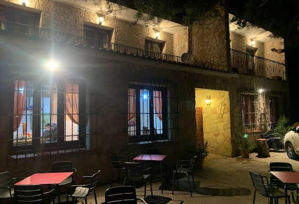 Hotel Restaurante Rio Cuervo Vega del Cadorno Exteriör bild