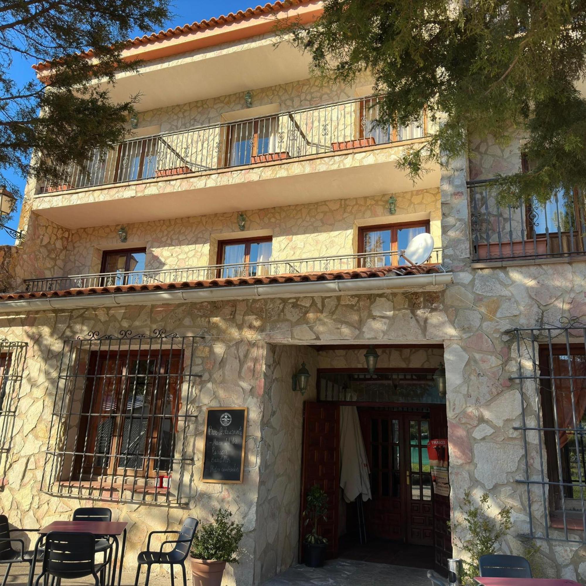 Hotel Restaurante Rio Cuervo Vega del Cadorno Exteriör bild
