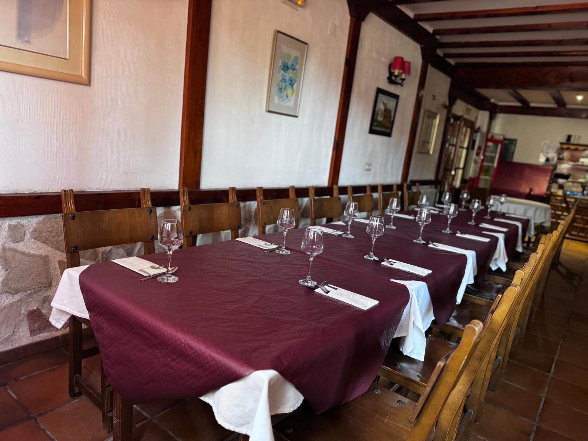 Hotel Restaurante Rio Cuervo Vega del Cadorno Exteriör bild