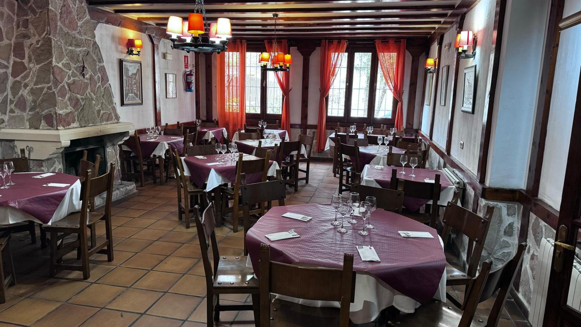 Hotel Restaurante Rio Cuervo Vega del Cadorno Exteriör bild
