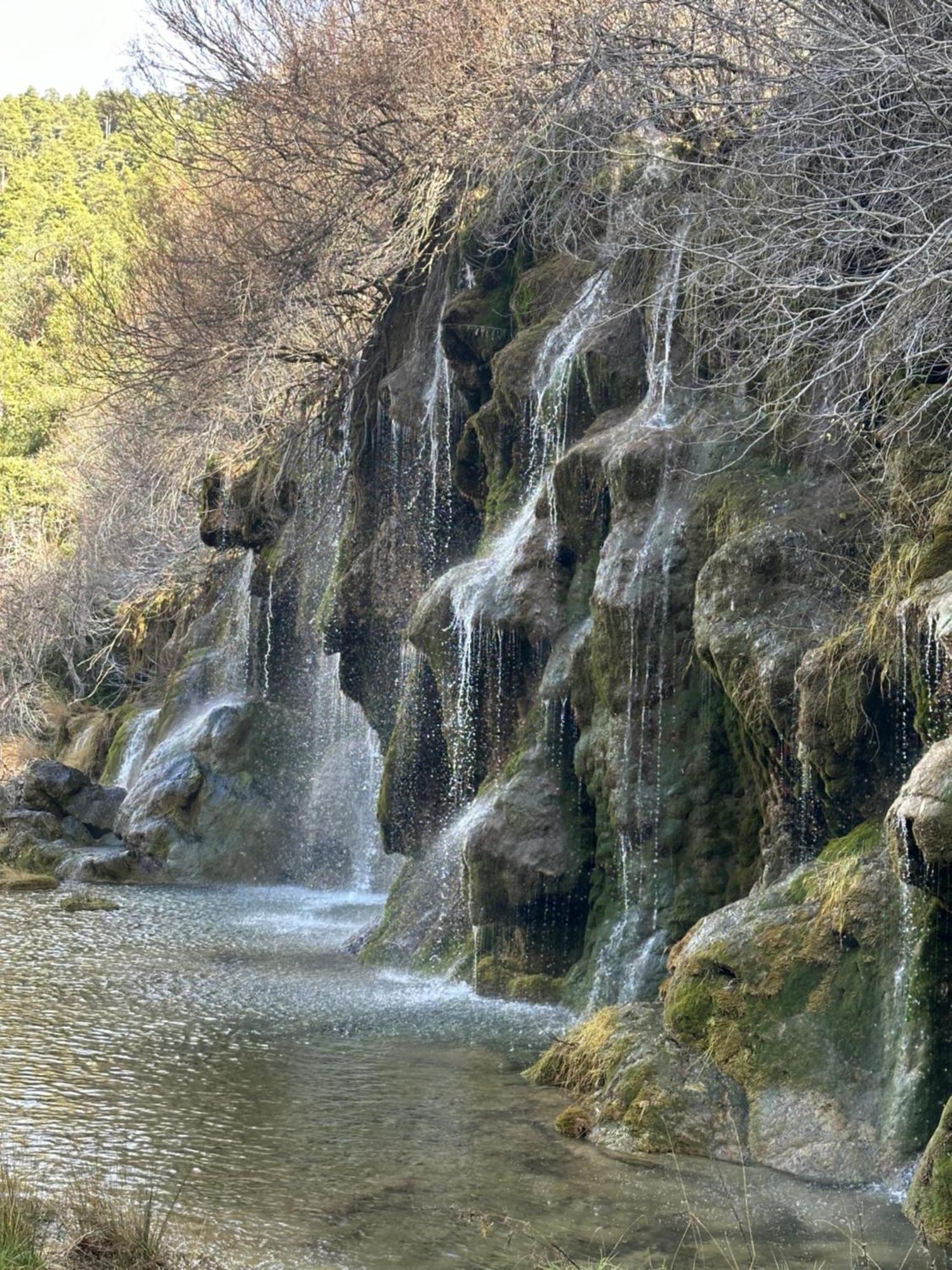 Hotel Restaurante Rio Cuervo Vega del Cadorno Exteriör bild