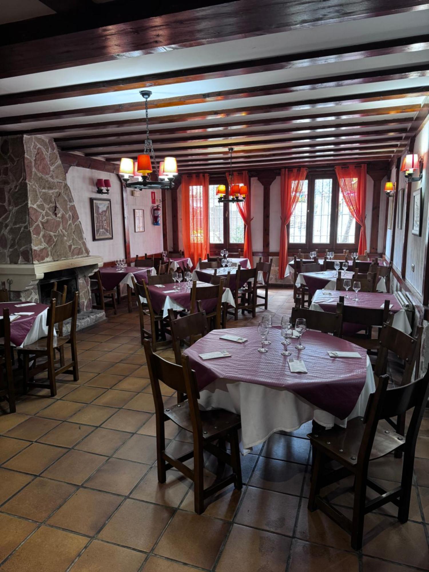 Hotel Restaurante Rio Cuervo Vega del Cadorno Exteriör bild