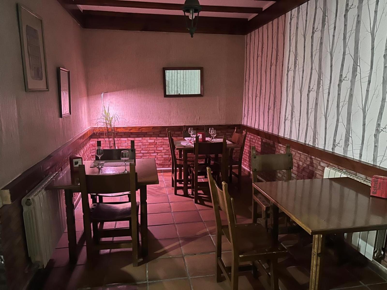 Hotel Restaurante Rio Cuervo Vega del Cadorno Exteriör bild